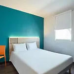 Hotelf1 Mazarin Les Champarts Hotel Chille