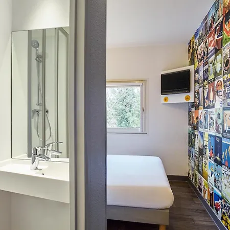 Hotelf1 Mazarin Les Champarts Hotel Chille