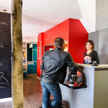 Hotelf1 Mazarin Les Champarts 2*