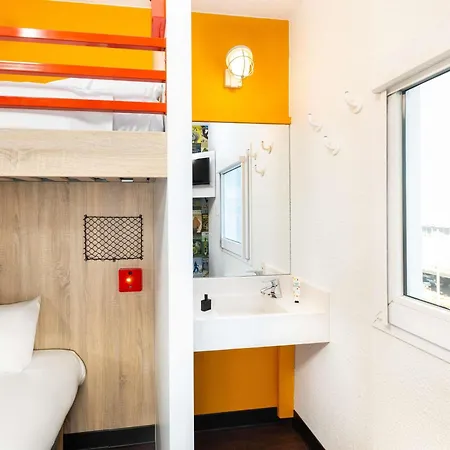 Hotelf1 Mazarin Les Champarts 2*