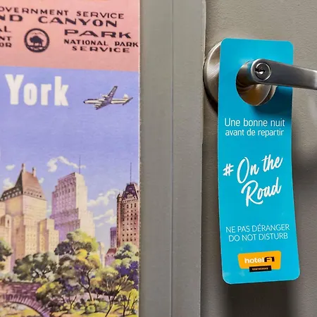 Hotelf1 Mazarin Les Champarts 2*