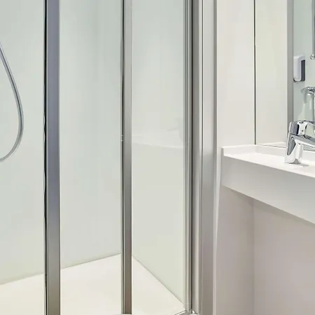 Hotelf1 Mazarin Les Champarts 2*