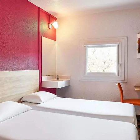 Hotelf1 Mazarin Les Champarts Otel