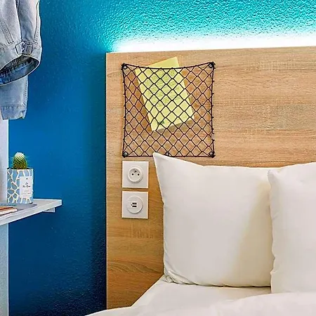 Hotelf1 Mazarin Les Champarts Hotel Chille